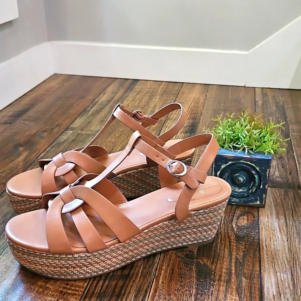 NWOT Bandolino Women's Tan Wedge‎ Heel Espadrille Strappy Sandals. Size 11